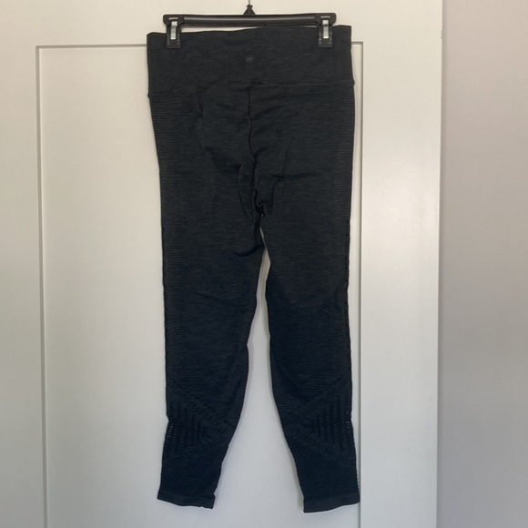 Athleta leggings in charcoal - Picture 2 of 6